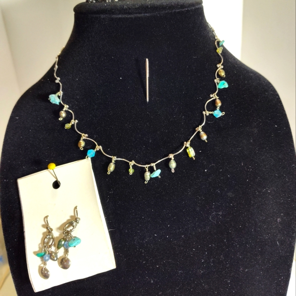 Elegant Turquoise and Silver Tone Necklace Earring And Bracelet Set. NWOT